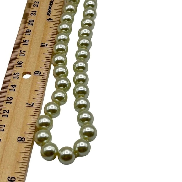 Elegant Faux Pearl Necklace & Bracelet Set With Rose Clasp - Picture 6 of 7